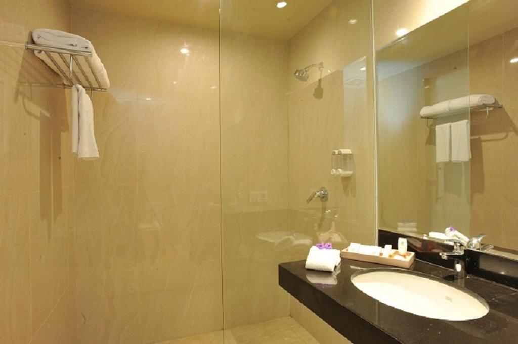 Hotel Aria Centra Surabaya Exterior foto